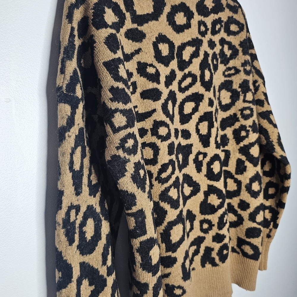 Aritzia Sunday Best Leopard Print Button Up Cardigan Size Medium - Picture 5 of 5